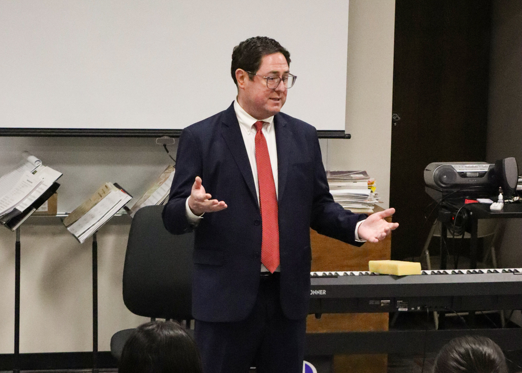 This afternoon, West Point-Beemer had the opportunity to welcome Nebraska Congressman Mike Flood!  Congressman Flood spoke with juniors and seniors about the importance of financial literacy, shared updates on current projects he has been involved in, and emphasized the value of working toward a united country rather than a divided one.  Thank you for taking the time to visit and engage with our students! 🇺🇸  #CadetPride⚔️