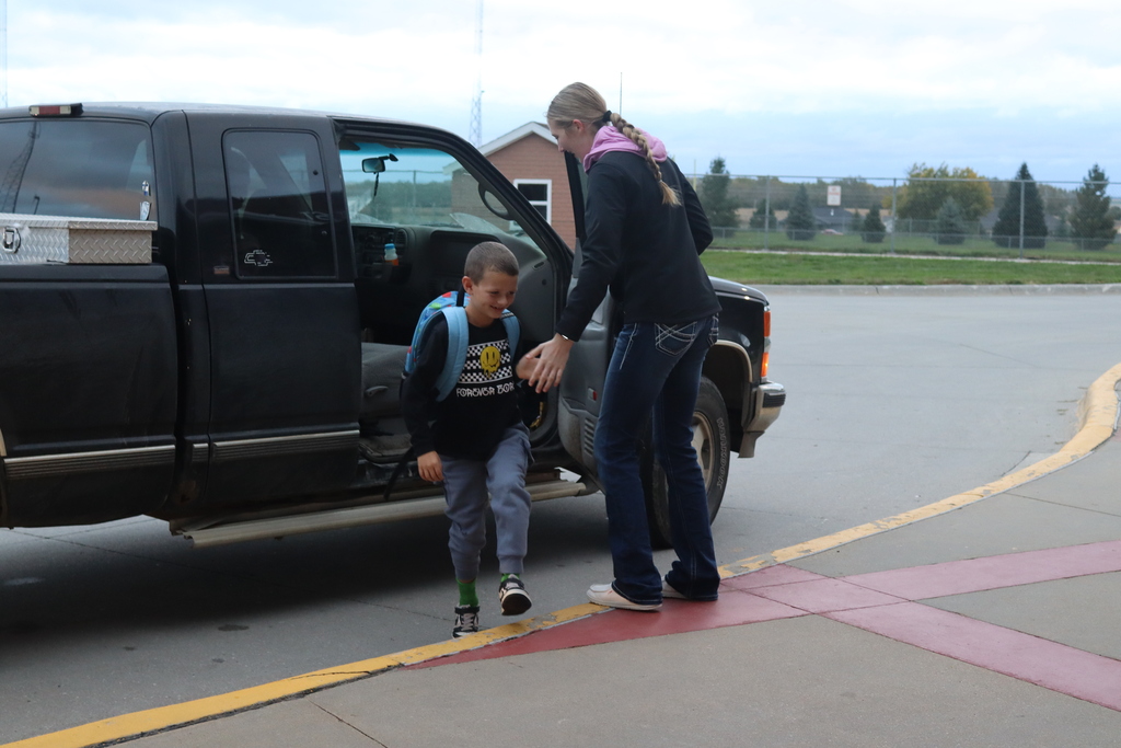 Happy High-Five Friday! ✋  This morning our West Point FFA members welcomed our elementary students with high fives! A great way to celebrate the last day of Quarter 1!  Have a great weekend, Cadets!  #CadetPride⚔️