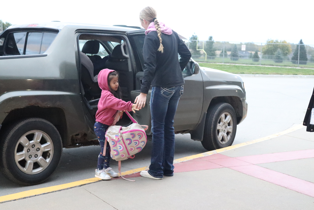 Happy High-Five Friday! ✋  This morning our West Point FFA members welcomed our elementary students with high fives! A great way to celebrate the last day of Quarter 1!  Have a great weekend, Cadets!  #CadetPride⚔️