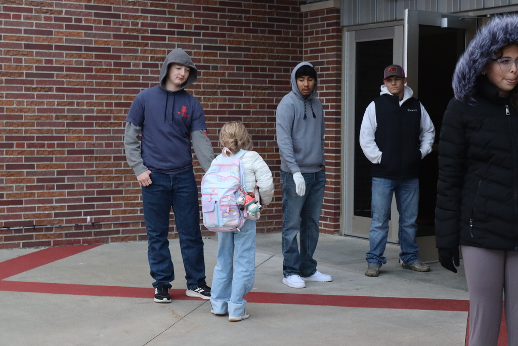 Happy High-Five Friday! ✋  This morning our West Point FFA members welcomed our elementary students with high fives! A great way to celebrate the last day of Quarter 1!  Have a great weekend, Cadets!  #CadetPride⚔️