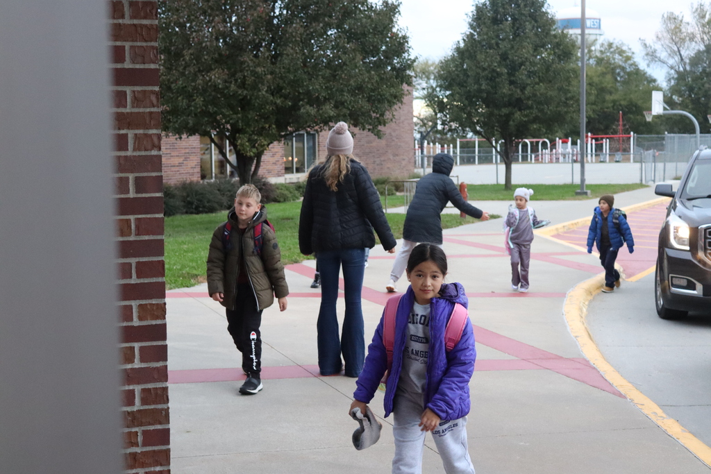 Happy High-Five Friday! ✋  This morning our West Point FFA members welcomed our elementary students with high fives! A great way to celebrate the last day of Quarter 1!  Have a great weekend, Cadets!  #CadetPride⚔️