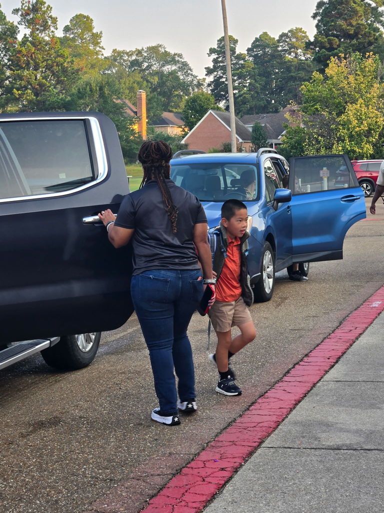 Entergy Arkansas crew helping with dropoff
