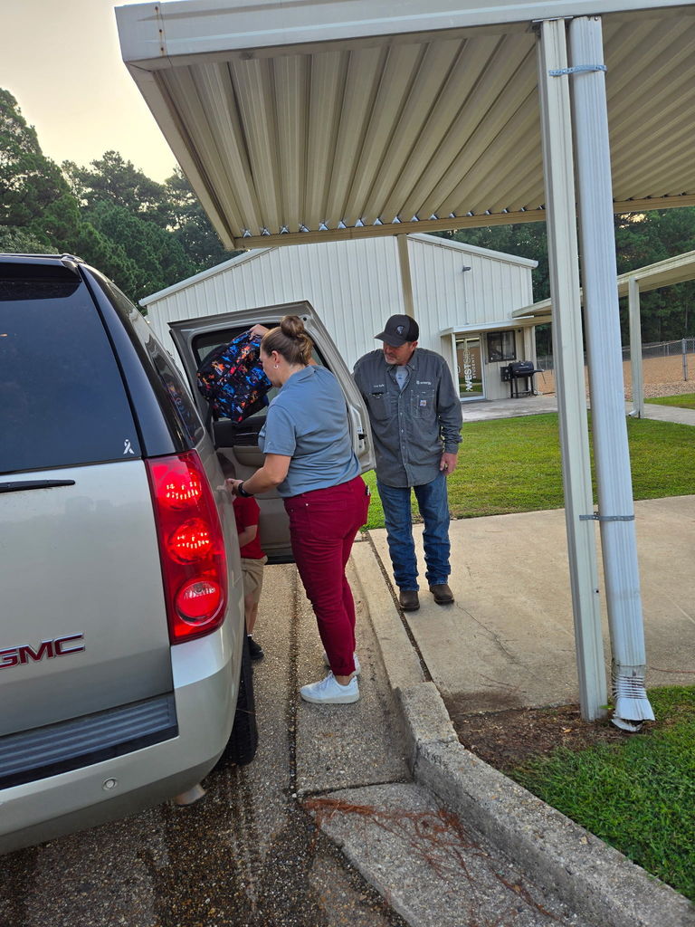 Entergy Arkansas crew helping with dropoff