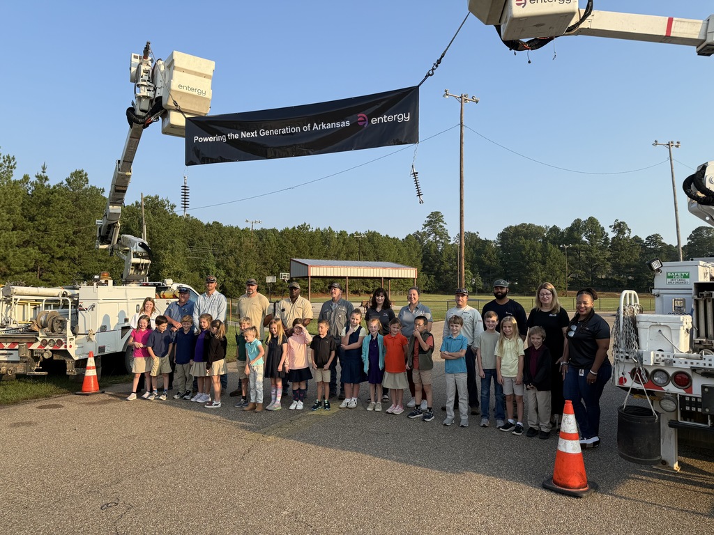 2nd graders with Entergy Arkansas crews