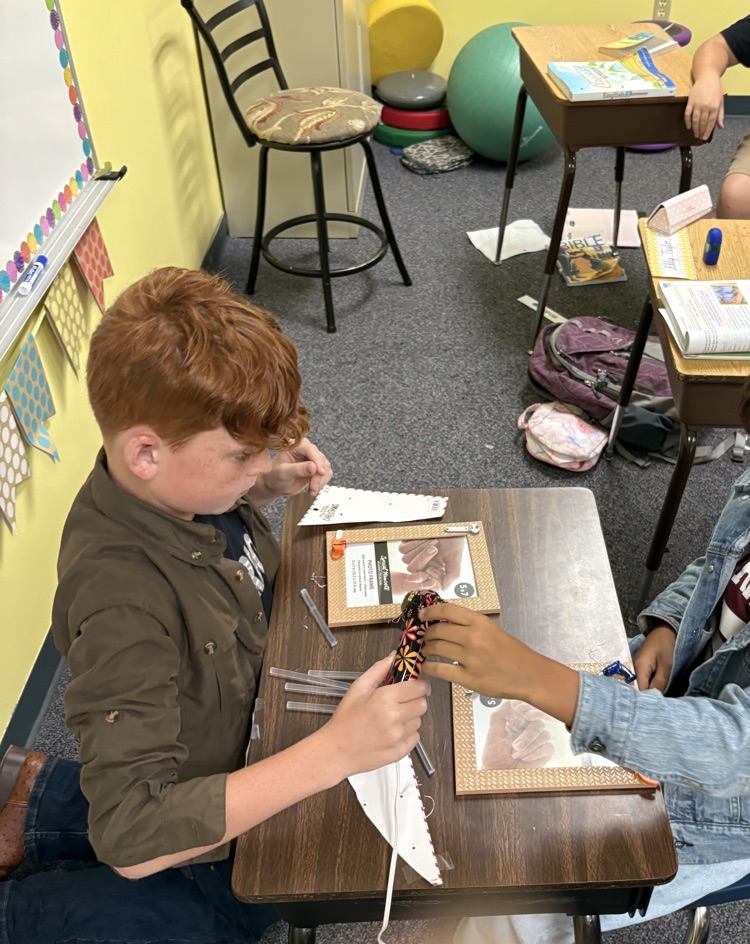 5th grade boys working on their auction project