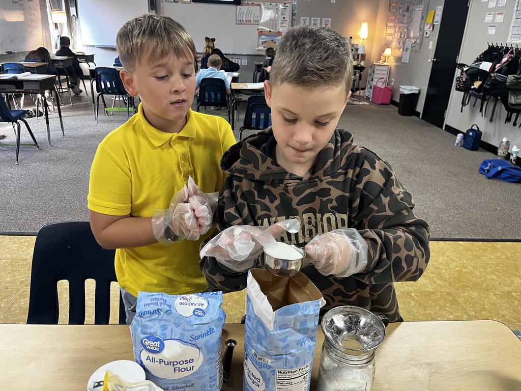 4th graders measuring ingredients for their cookie mix
