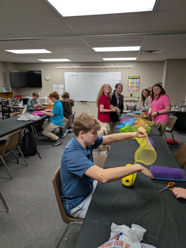 8th graders working on their auction project