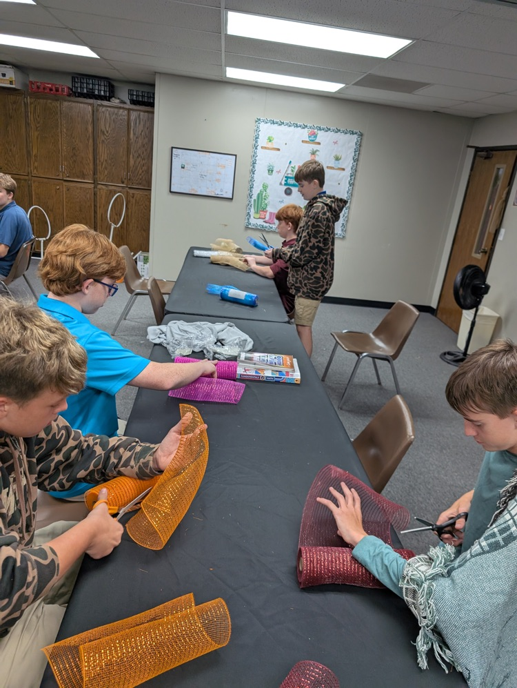 8th graders working on their auction project