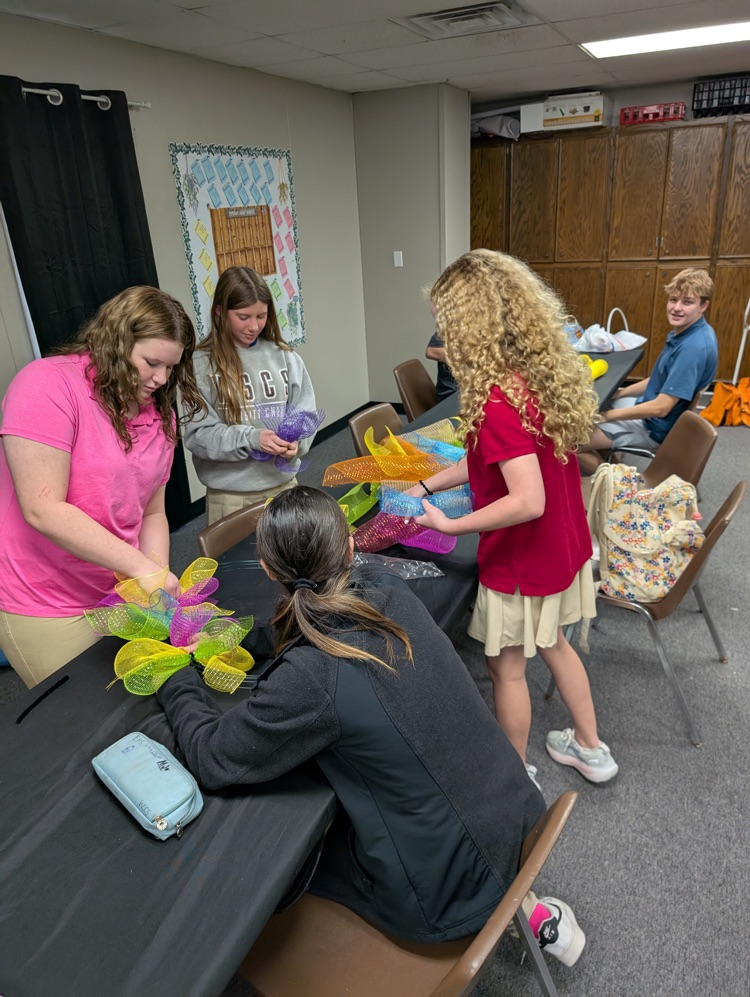 8th graders working on their auction project