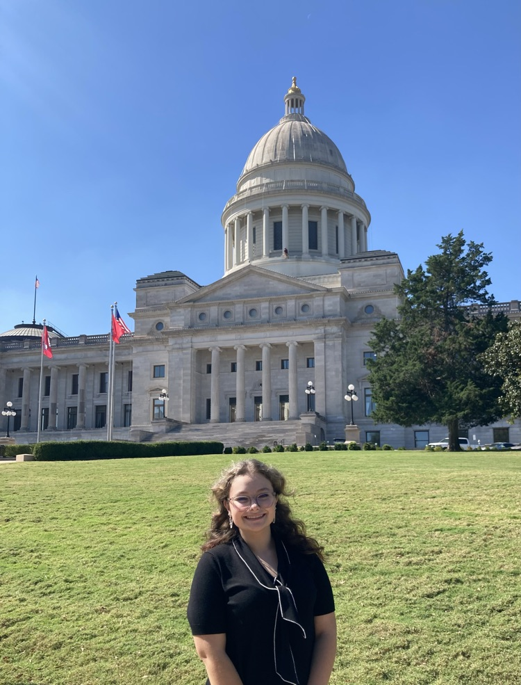Preslee Pennington in front of the Arkansas State capitol building