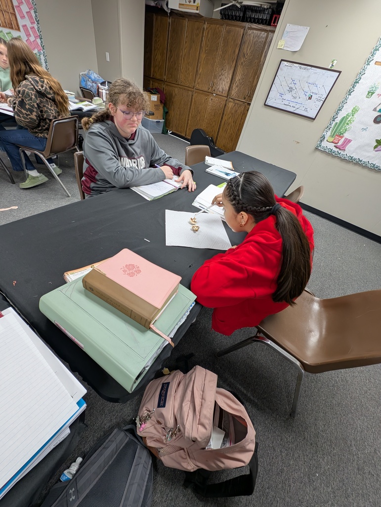 7th grade science students learned about fungi and got to examine mushrooms in class. 
