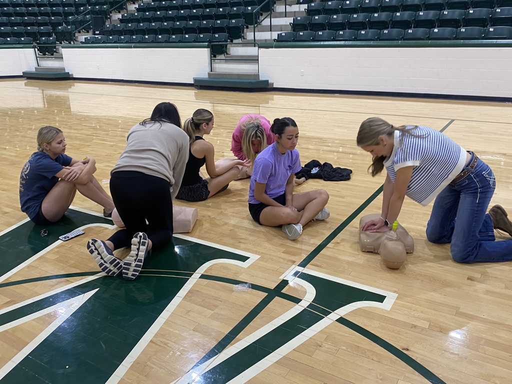 Jrs and Srs take hands-on CPR and Stop the Bleed course