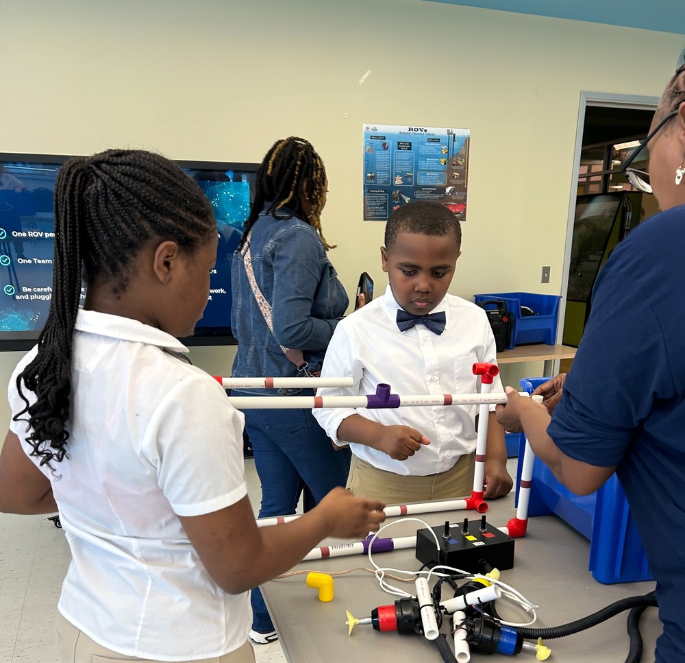 students  assembling robot