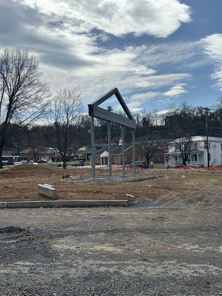The first steel structure of the future Administration Building Memorial.