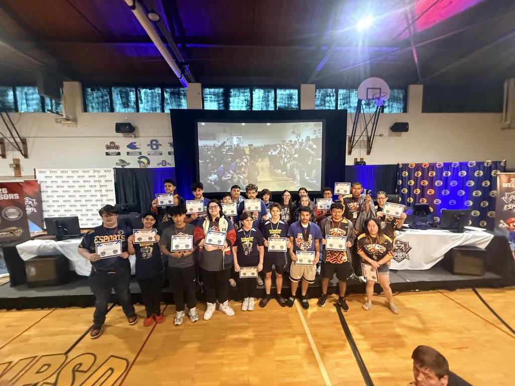 Group photo of the all-star winners among all of the competing teams.