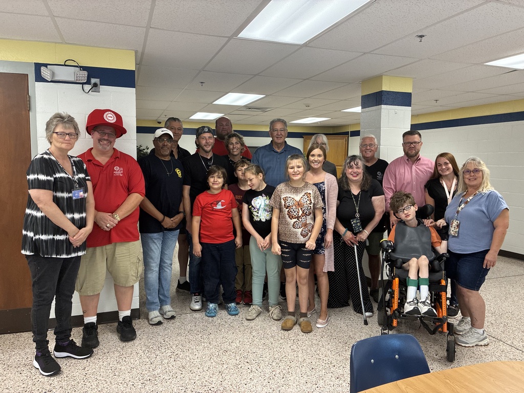 WVSDB students and staff gather with members of UAW Local #1590 for a group photo during the annual picnic.