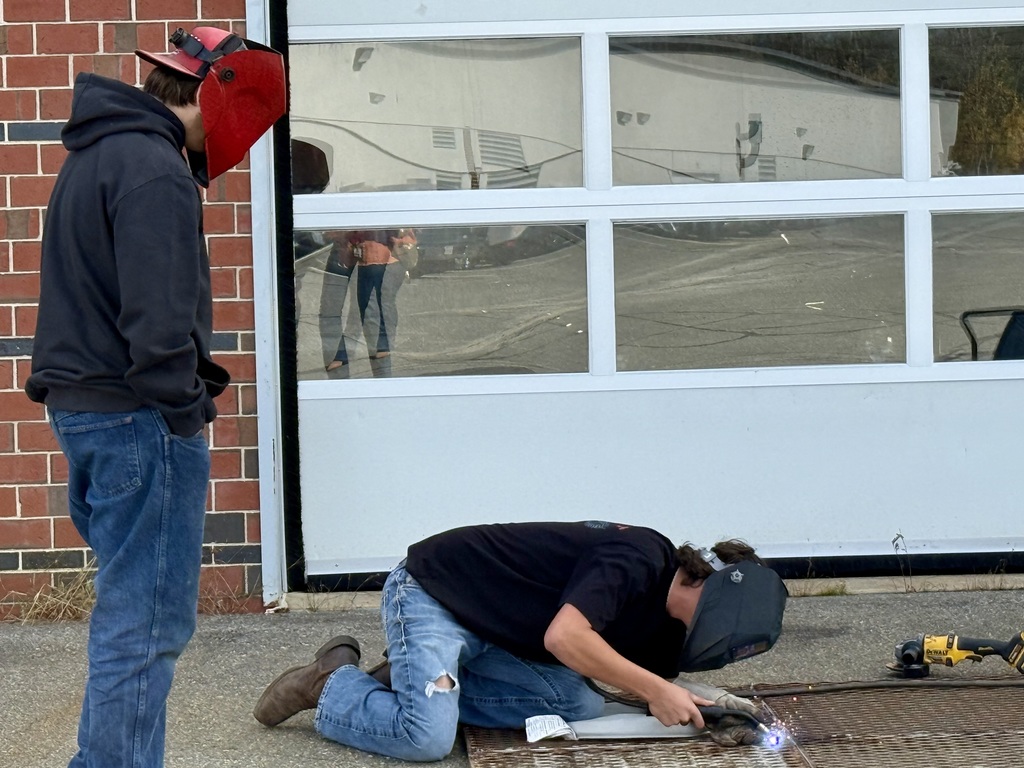 Auto Tech students welding!