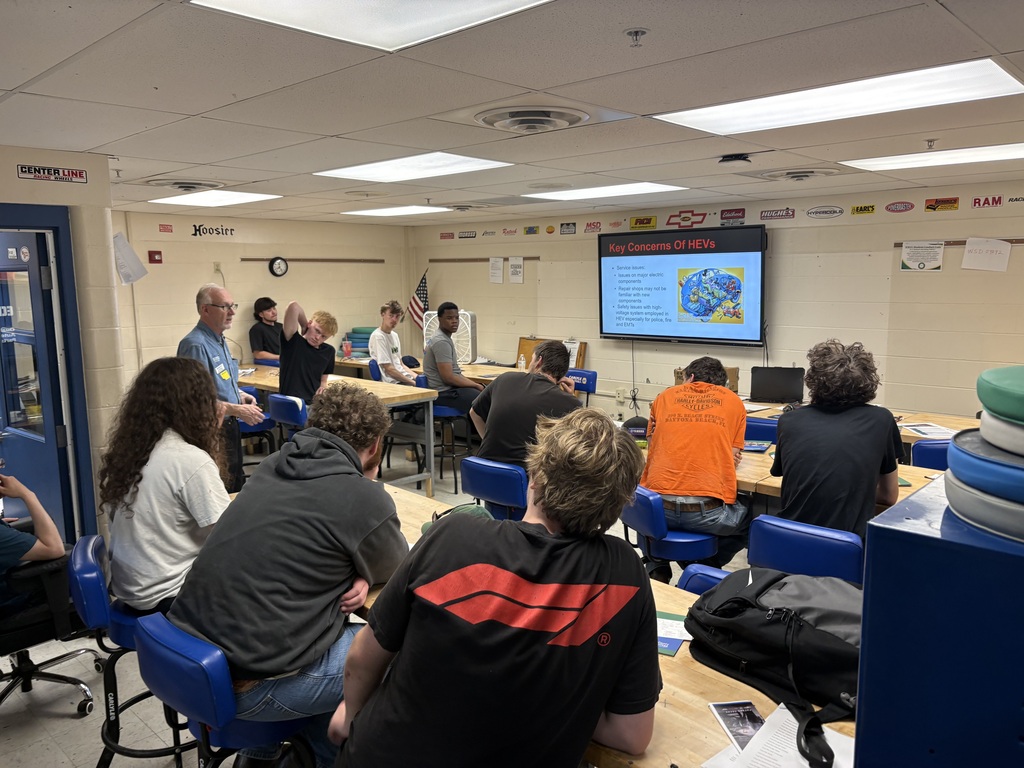 Mr. O'Brien visits Auto Tech to talk about hybrids and EVs