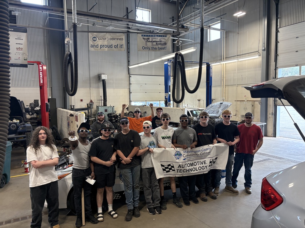 Mr. O'Brien visits Auto Tech to talk about hybrids and EVs