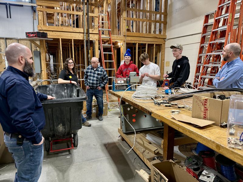 Messer visits the Electricity program