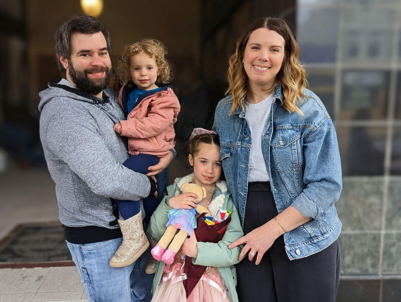 Image of a family of 4