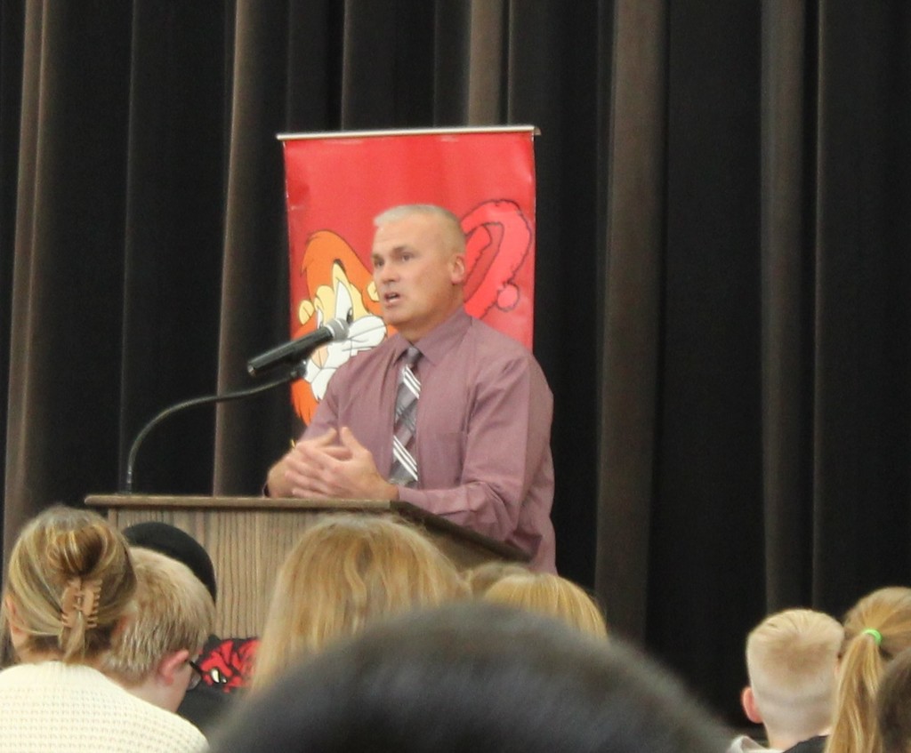 6th grade D.A.R.E. graduation at DMS