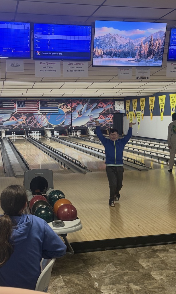 Lots of fun was had when our Leadership students went  bowling with our Pathways and Essentials Science/Social Studies students!