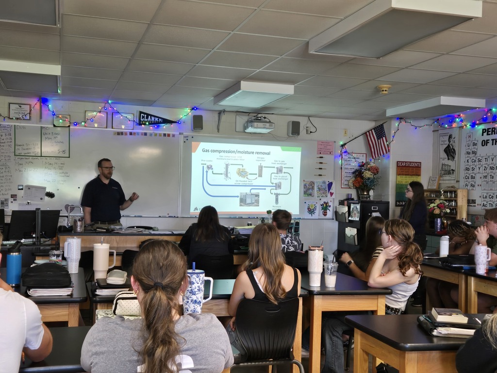 Man presenting to classroom of students.