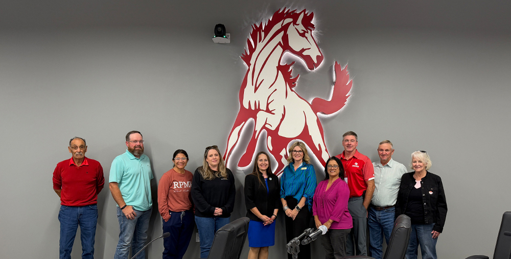 WTC President Dr. Laurie Sharp (center, in black) with WTC Dual Credit and Course Sharing Director Molli Fleming (center, in blue) and the Sweetwater ISD Board of Trustees.