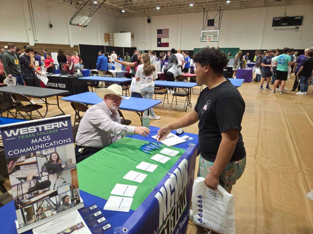Dr. Scates shakes hands with a prospective student.