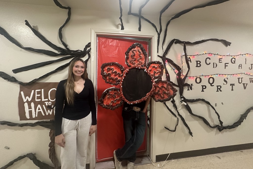 Bernice Gonzalez & Miley Lenard - Stranger Things door