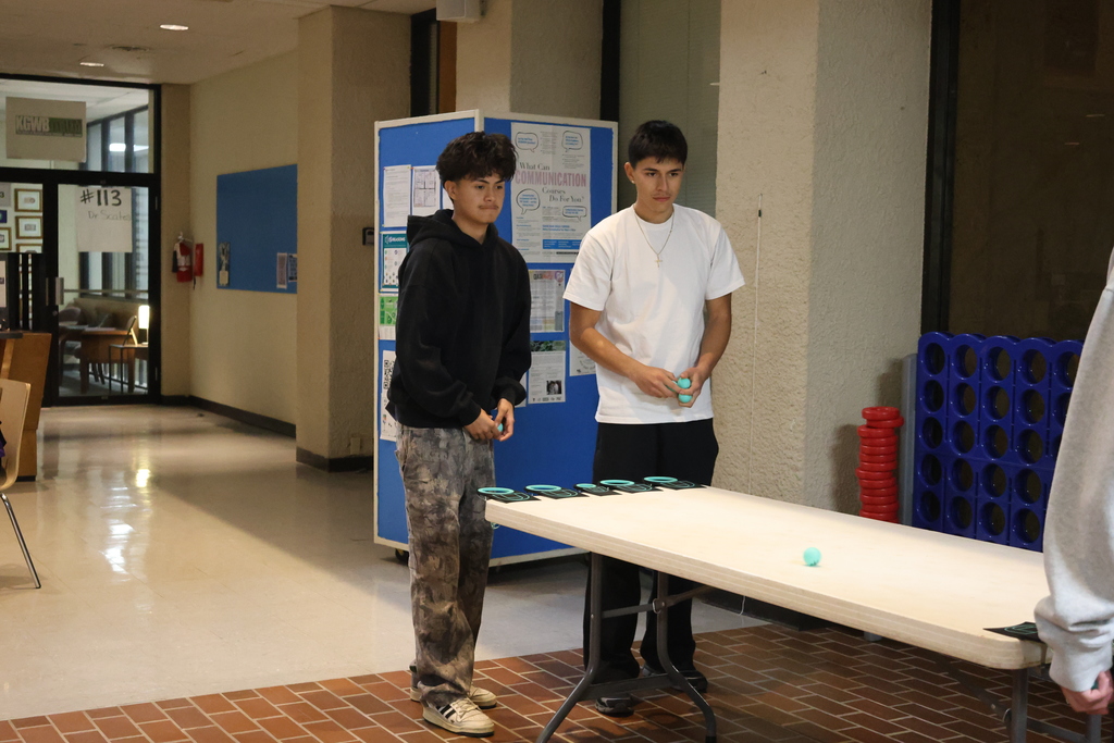 Students play tabletop games at WTC Student Center Game Night.