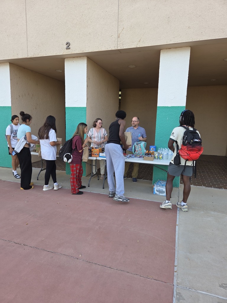 Students line up outside Library Building 2 for Fuel for Finals snacks and drinks.