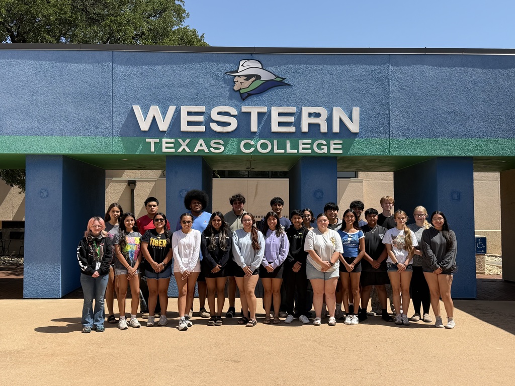 Upward Bound students pose for a photo in front of the Western Texas College arch.