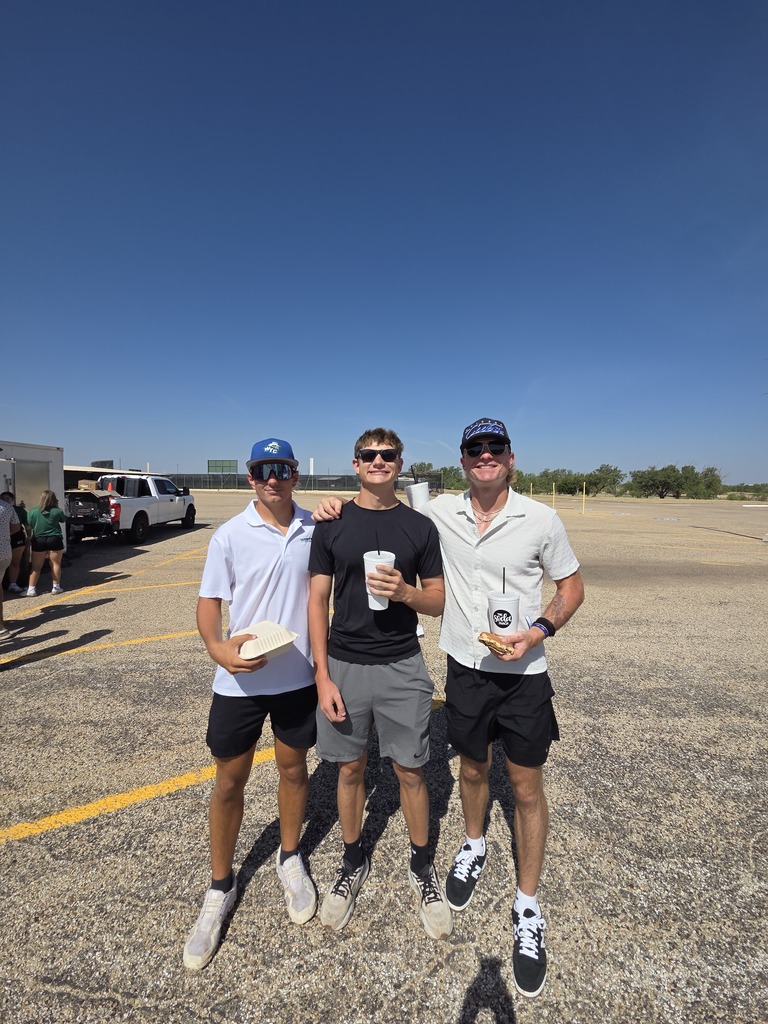Three WTC students pose together during Westerner Welcome Day.