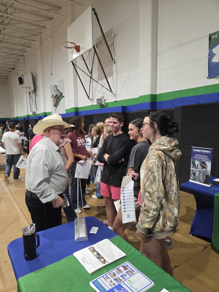 A Western Texas College representative speaks with students about college programs during the WTC College Fair.
