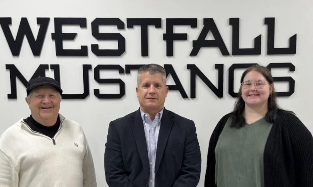 Mr. Fife posing with Circleville Herald editor Dave Horning and journalist Lindzay Mason