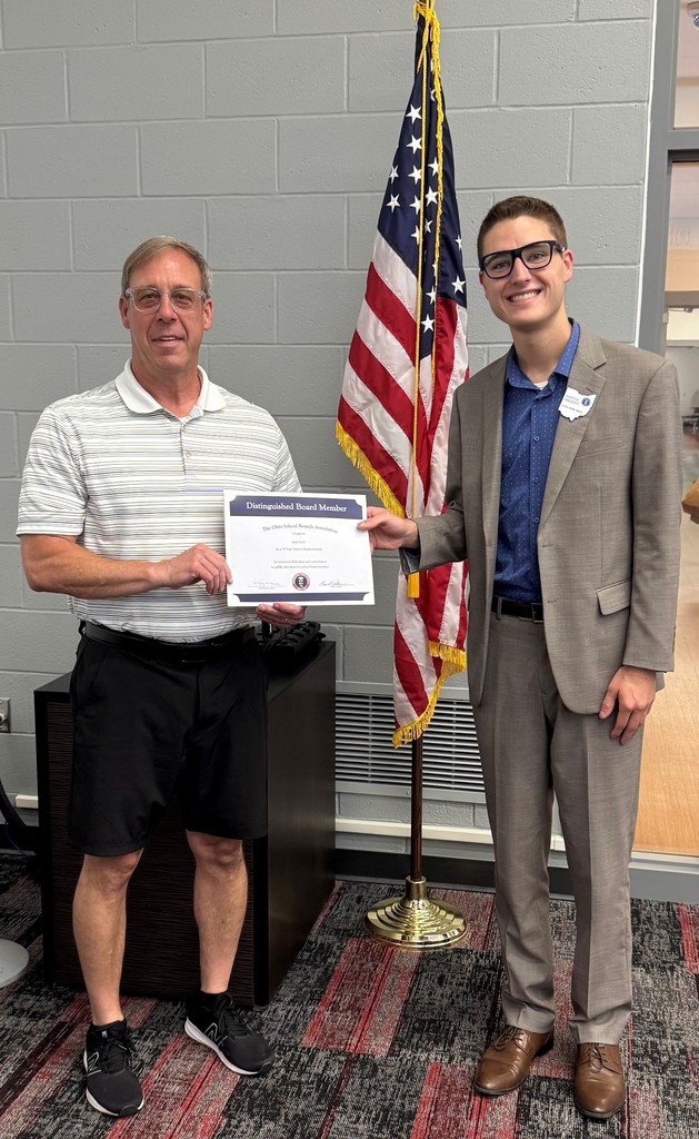 Sean Ruth receiving award from Aaron Hinchliffe, OSBA