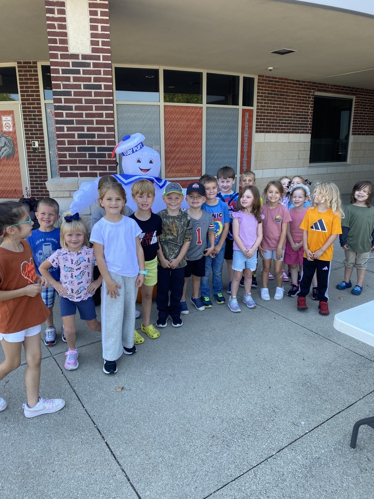 Students gathered around Stay Puft marshmallow man