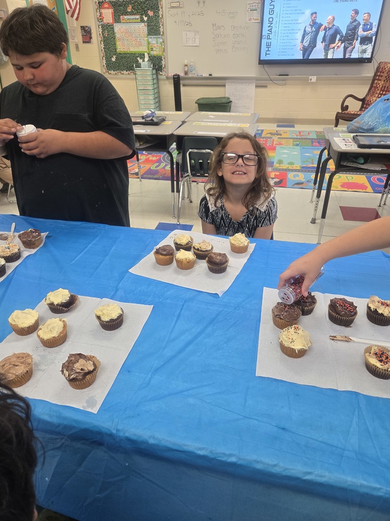 Students with cupcakes