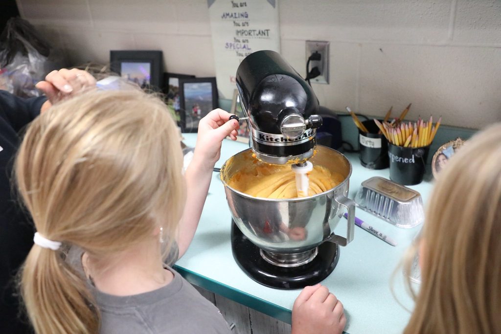 Student using mixer to mix up pumpkin bread mixture