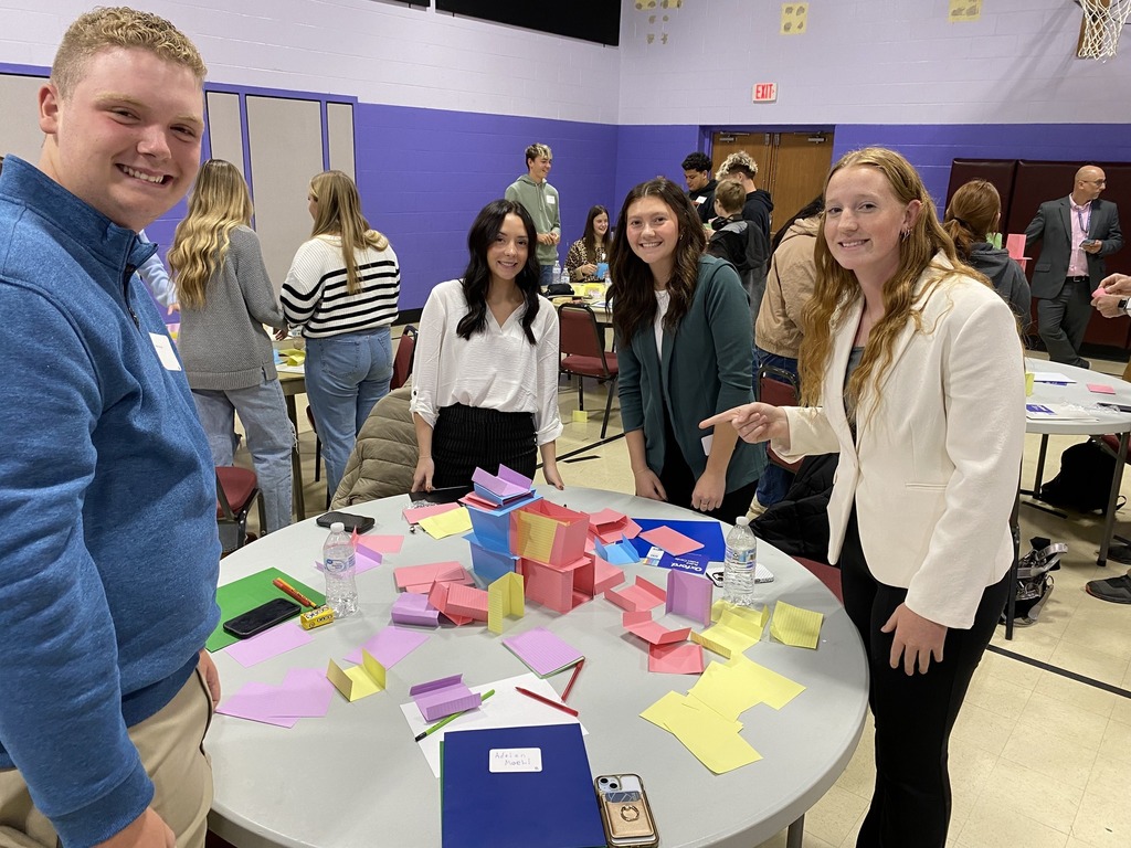 Students working together at Leadership Conference