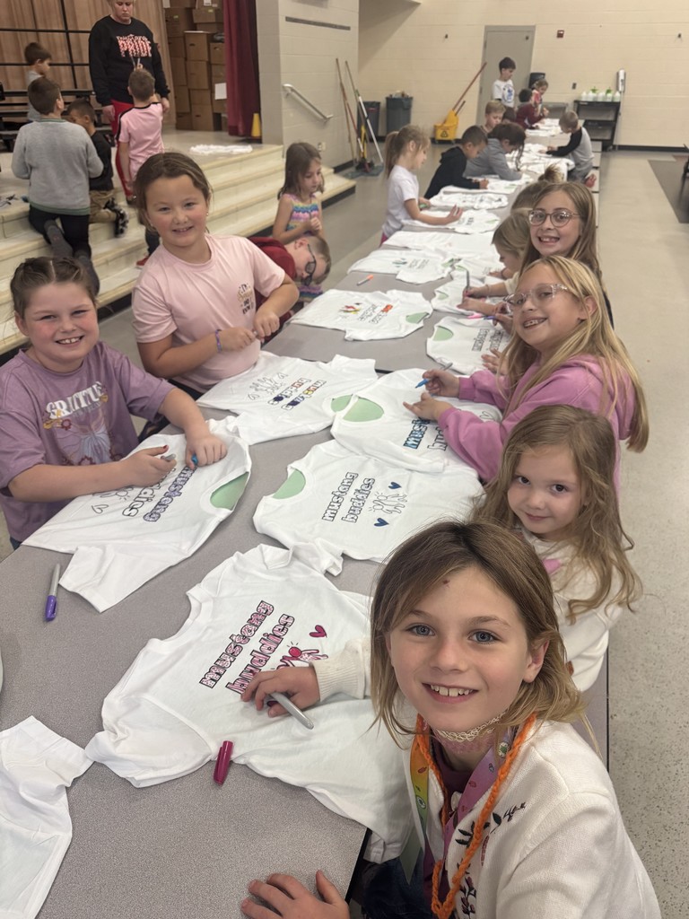 Students decorating t-shirts