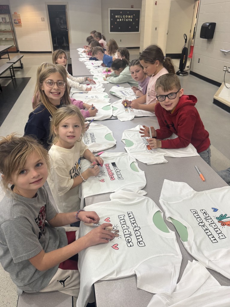 Students decorating t-shirts