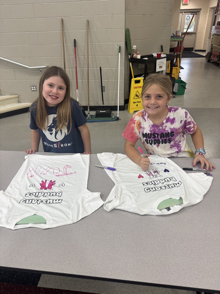 Students decorating t-shirts