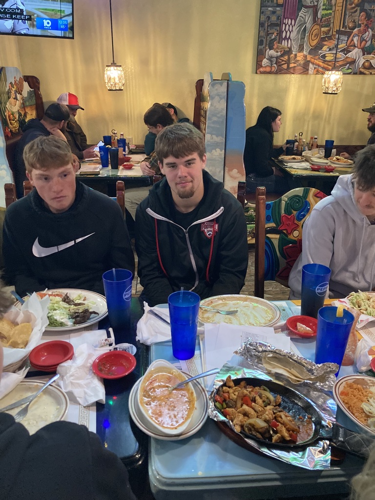 Students eating at Los Mariachis Restaurant