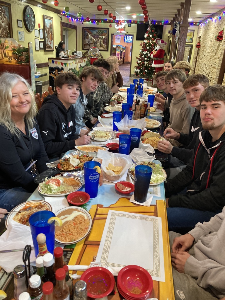 Students eating at Los Mariachis Restaurant