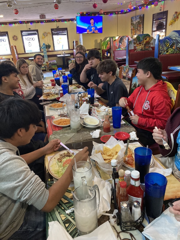Students eating at Los Mariachis Restaurant