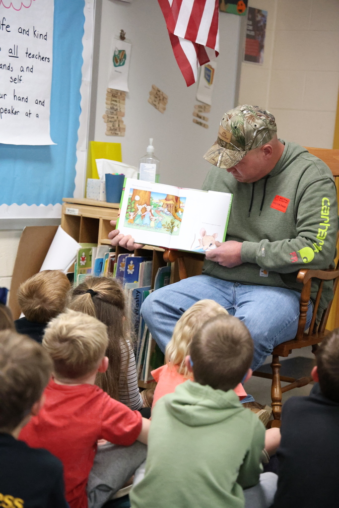 Willow's dad reading a story