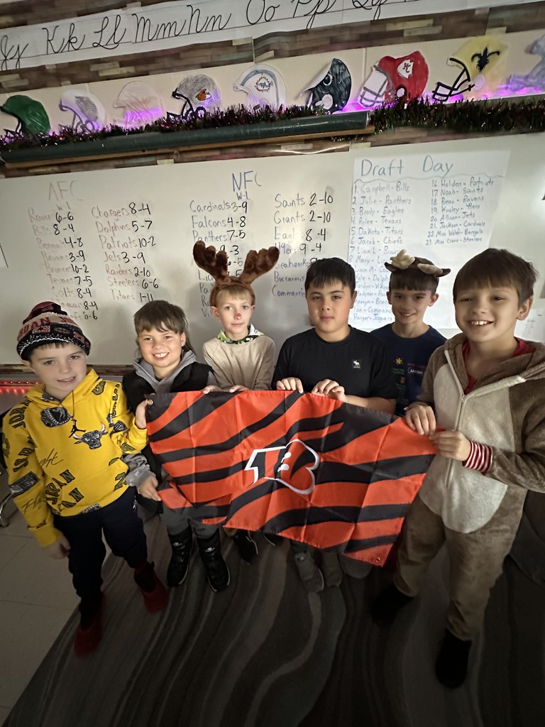 Students posing with Cincinnati Bengals flag
